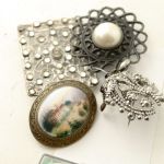 848 1204 BROOCHES